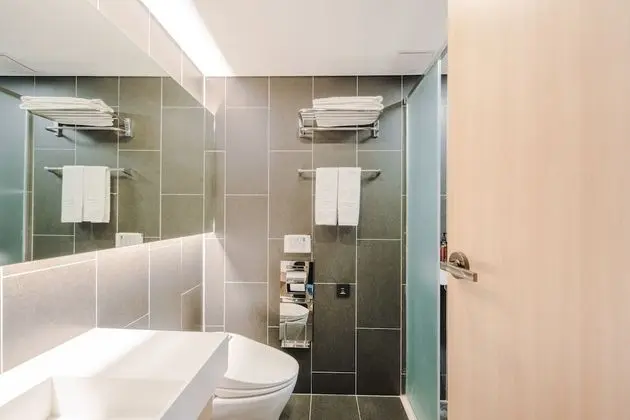 Deluxe Tek Büyük Yataklı Oda, Teras, Kısmi Deniz Manzarası
