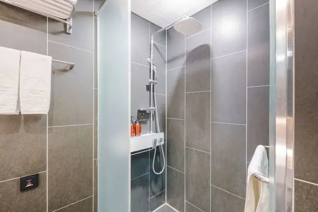 Deluxe Tek Büyük Yataklı Oda, Teras, Kısmi Deniz Manzarası