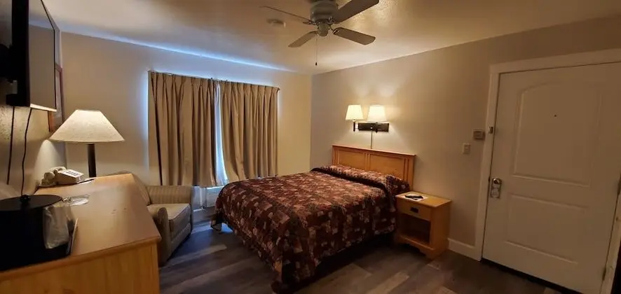 Oda, 1 Büyük (Queen) Boy Yatak