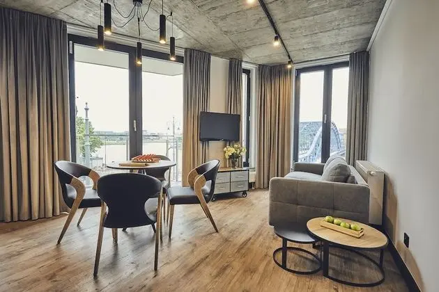 Süit, 1 En Büyük (King) Boy Yatak, Nehir Manzaralı