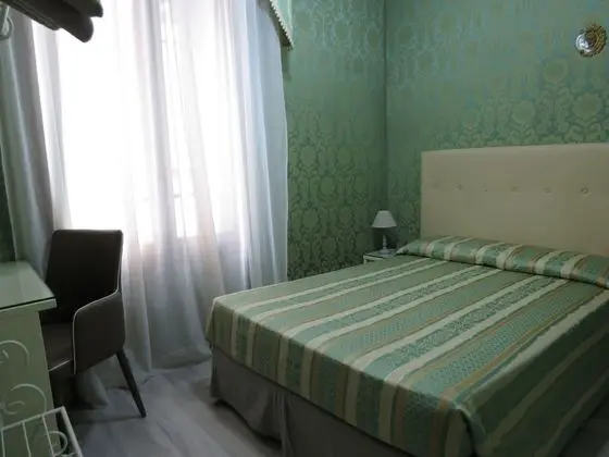 Economy Tek Büyük Yataklı Oda