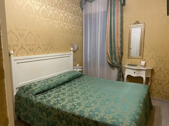 Economy Tek Büyük Yataklı Oda