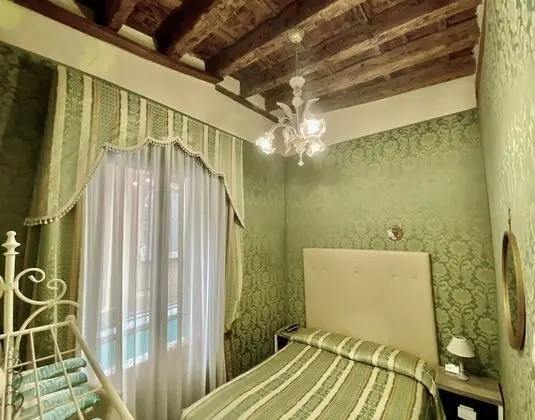 Economy Tek Büyük Yataklı Oda