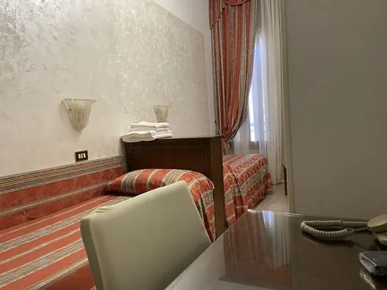 Standard Oda, 2 Tek Kişilik Yatak, Ortak Banyo