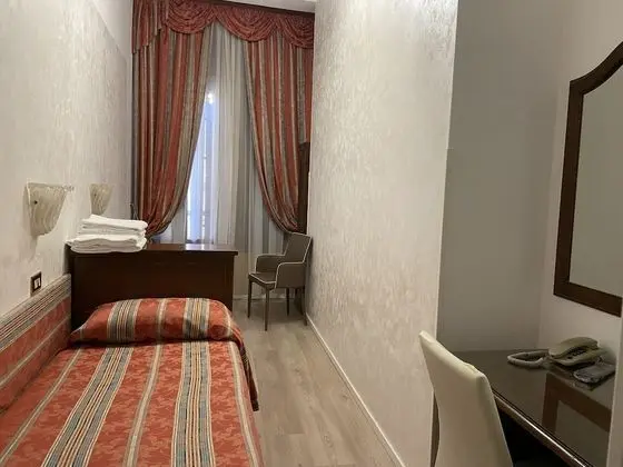 Standard Oda, 2 Tek Kişilik Yatak, Ortak Banyo