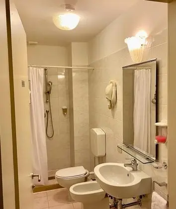 Standard Oda, 2 Tek Kişilik Yatak, Ortak Banyo