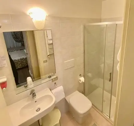 Üç Kişilik Oda, Özel Banyo