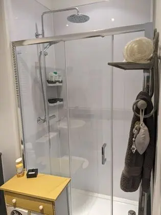 Tek Büyük Yataklı Oda, Banyolu/Duşlu