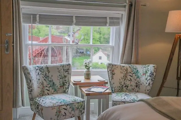 Deluxe Tek Büyük Yataklı Oda, Banyolu/Duşlu (The Severnside Room)