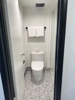 Basic Tek Büyük Yataklı Oda, 2 Büyük (Queen) Boy Yatak