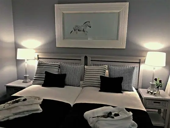 Deluxe Tek Büyük veya İki Ayrı Yataklı Oda (Luxe Lagoon & Sea Facing King/Twin)