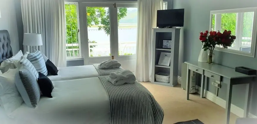 Deluxe Tek Büyük veya İki Ayrı Yataklı Oda (Luxe Lagoon & Sea Facing King/Twin)