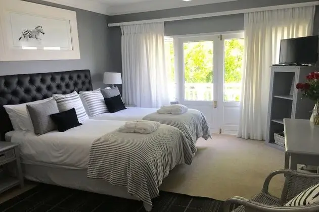 Deluxe Tek Büyük veya İki Ayrı Yataklı Oda (Luxe Lagoon & Sea Facing King/Twin)