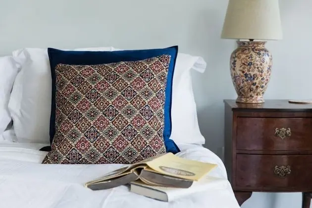Superior Tek Büyük Yataklı Oda, Banyolu/Duşlu, Bahçe Manzaralı (English Room)