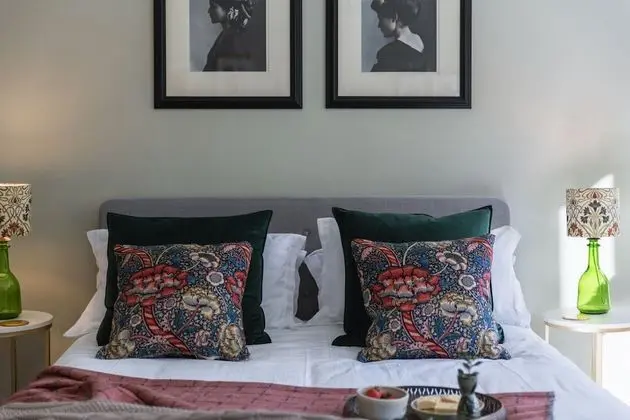Superior Tek Büyük Yataklı Oda, Banyolu/Duşlu, Bahçe Manzaralı (Welsh Room)