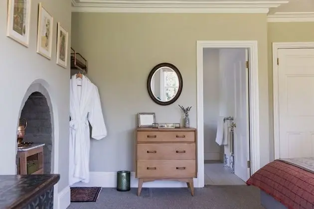 Superior Tek Büyük Yataklı Oda, Banyolu/Duşlu, Bahçe Manzaralı (Welsh Room)