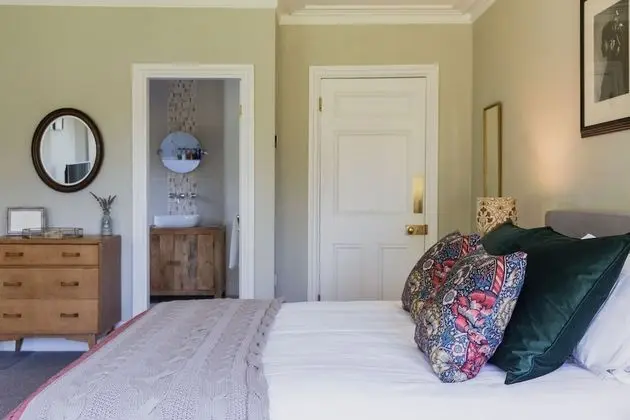 Superior Tek Büyük Yataklı Oda, Banyolu/Duşlu, Bahçe Manzaralı (Welsh Room)
