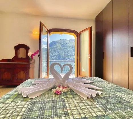 Family Apart Daire, 1 Çift Kişilik Yatak ve Çekyat, Buzdolabı ve Mikrodalga (Brienno Fronte Lago)