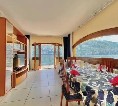 Family Apart Daire, 1 Çift Kişilik Yatak ve Çekyat, Buzdolabı ve Mikrodalga (Brienno Fronte Lago)