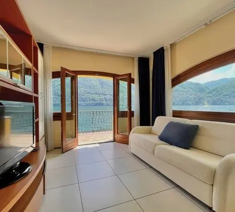 Family Apart Daire, 1 Çift Kişilik Yatak ve Çekyat, Buzdolabı ve Mikrodalga (Brienno Fronte Lago)