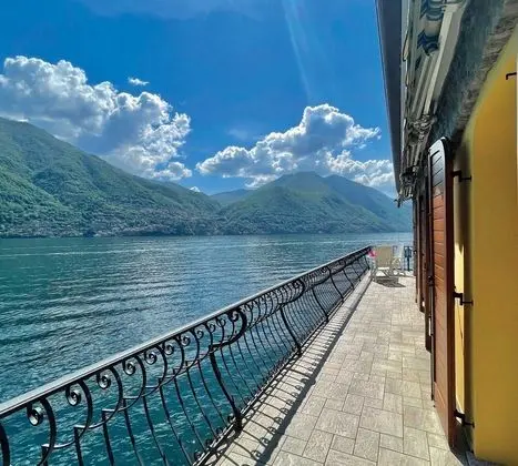 Family Apart Daire, 1 Çift Kişilik Yatak ve Çekyat, Buzdolabı ve Mikrodalga (Brienno Fronte Lago)