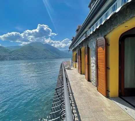 Family Apart Daire, 1 Çift Kişilik Yatak ve Çekyat, Buzdolabı ve Mikrodalga (Brienno Fronte Lago)