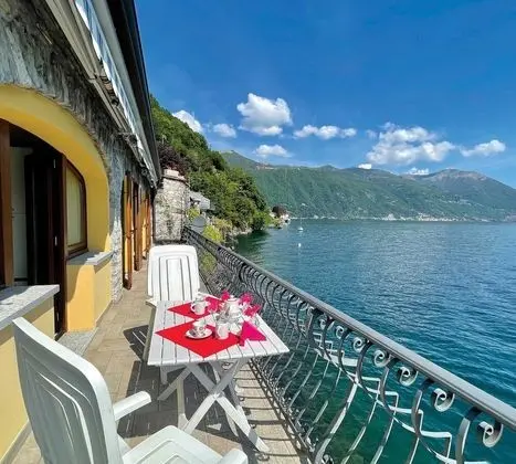 Family Apart Daire, 1 Çift Kişilik Yatak ve Çekyat, Buzdolabı ve Mikrodalga (Brienno Fronte Lago)