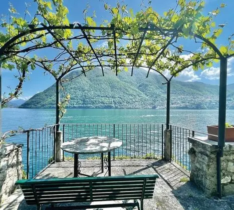 Family Apart Daire, 1 Çift Kişilik Yatak ve Çekyat, Buzdolabı ve Mikrodalga (Brienno Fronte Lago)