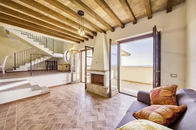 Family Apart Daire, Birden Çok Yatak, Bahçeli (Bright Apt With Terrace and Shared)