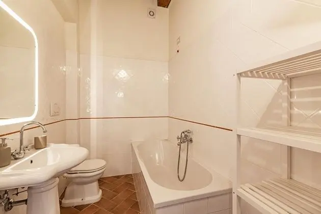 Family Apart Daire, Birden Çok Yatak, Bahçeli (Bright Apt With Terrace and Shared)