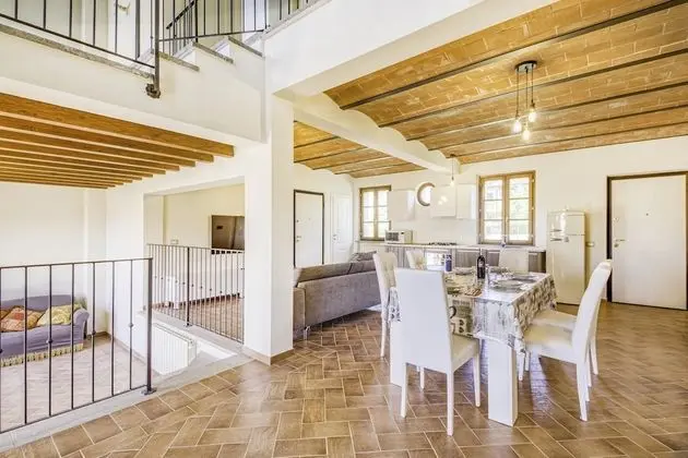 Family Apart Daire, Birden Çok Yatak, Bahçeli (Bright Apt With Terrace and Shared)