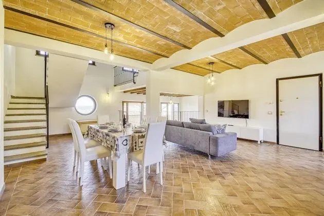 Family Apart Daire, Birden Çok Yatak, Bahçeli (Bright Apt With Terrace and Shared)