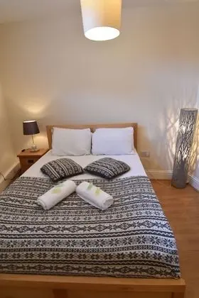 Büyük Yataklı Tek Kişilik Oda