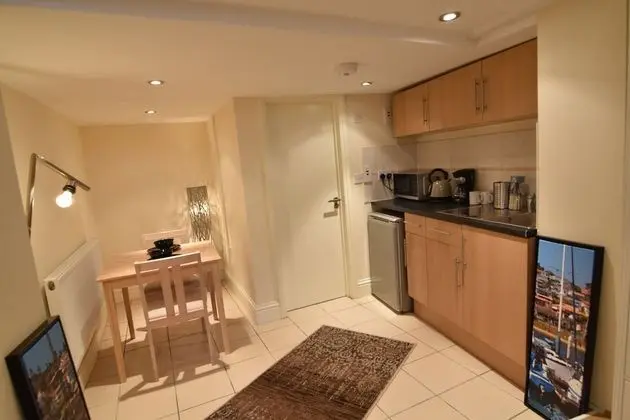 Büyük Yataklı Tek Kişilik Oda