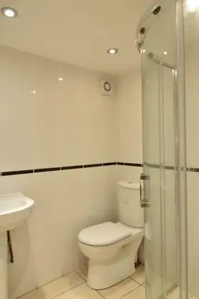 Büyük Yataklı Tek Kişilik Oda