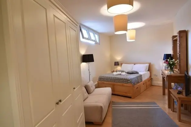 Büyük Yataklı Tek Kişilik Oda