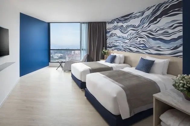 Grand Deluxe Harbour View with Bathtub