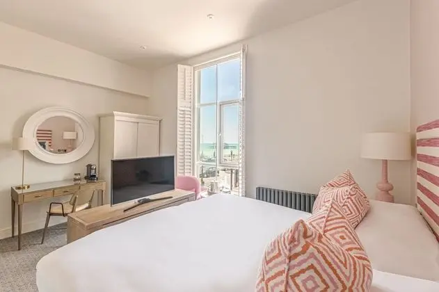 Tek Büyük Yataklı Oda (Seaview Glimpse)