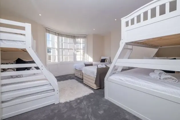 Ev, 5 Yatak Odası (5 Bedrooms)