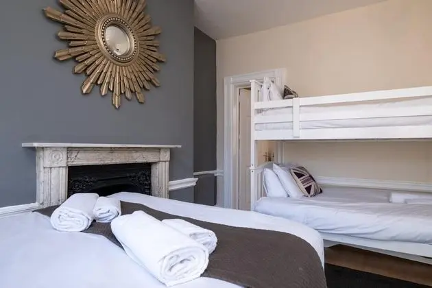 Ev, 5 Yatak Odası (5 Bedrooms)