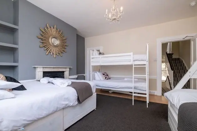 Ev, 5 Yatak Odası (5 Bedrooms)