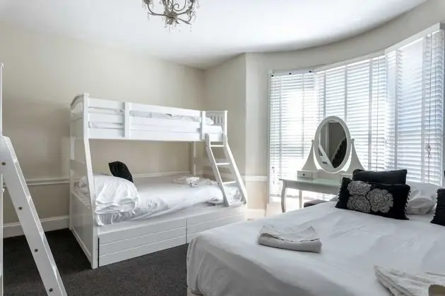 Ev, 5 Yatak Odası (5 Bedrooms)