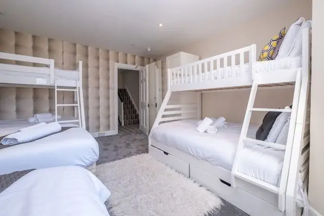 Ev, 5 Yatak Odası (5 Bedrooms)