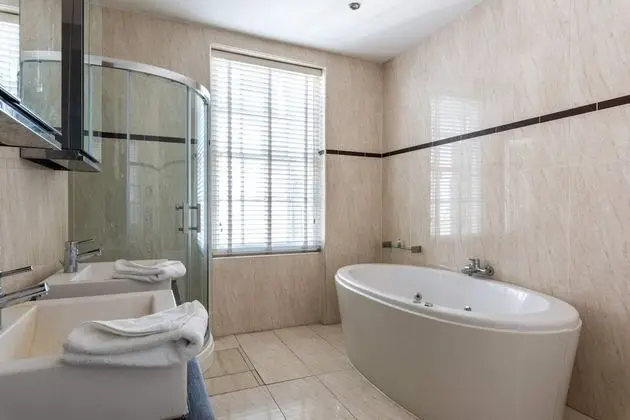 Ev, 5 Yatak Odası (5 Bedrooms)