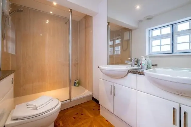 Ev, 5 Yatak Odası (5 Bedrooms)