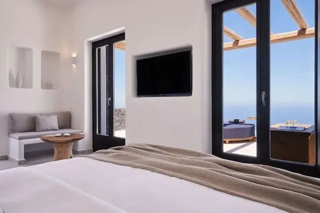 Honeymoon Suite with Private Infinity pool and Sea view