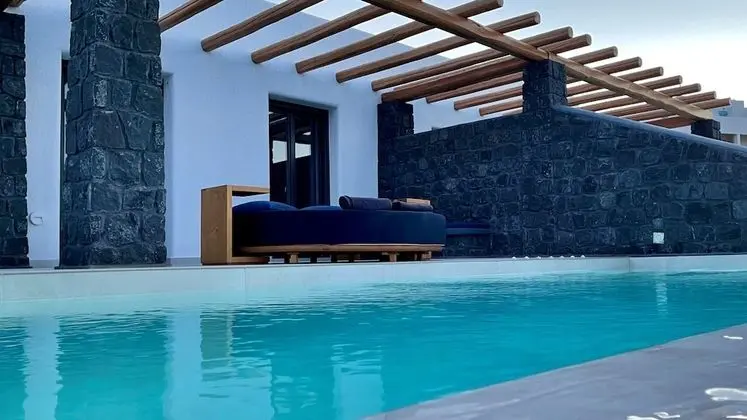 Honeymoon Suite with Private Infinity pool and Sea view
