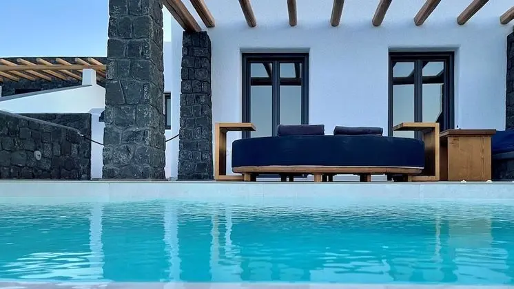 Honeymoon Suite with Private Infinity pool and Sea view