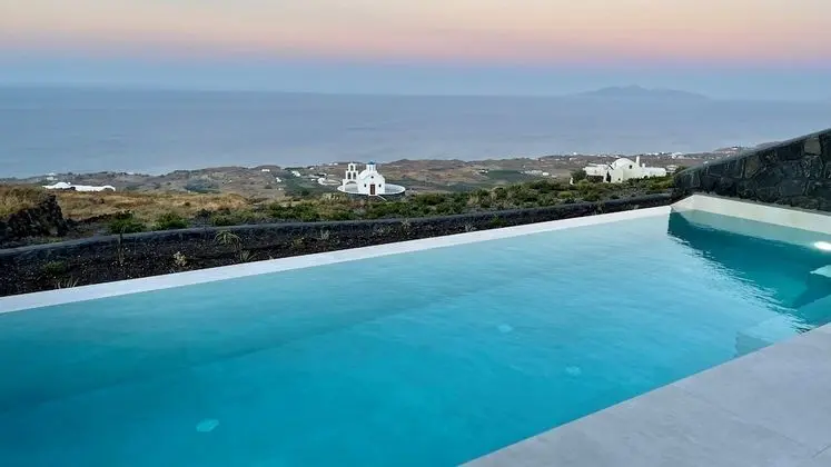 Honeymoon Suite with Private Infinity pool and Sea view
