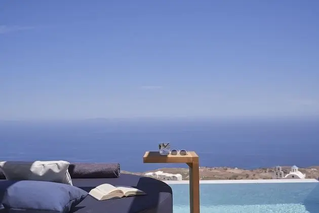 Honeymoon Suite with Private Infinity pool and Sea view